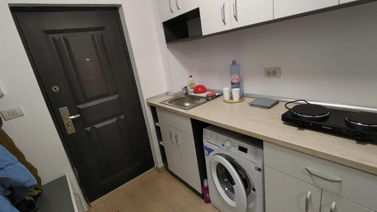Garsoniera 30Mp Chrysflatty1 - Free Netflix Apartment Arad Bagian luar foto