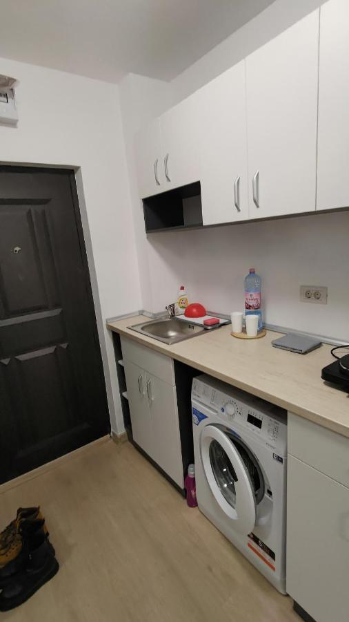 Garsoniera 30Mp Chrysflatty1 - Free Netflix Apartment Arad Bagian luar foto
